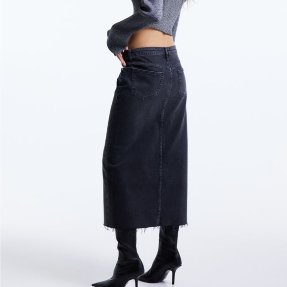 🖤 H&M Black Jean Skirt (Size 2) - Picture 3 of 11